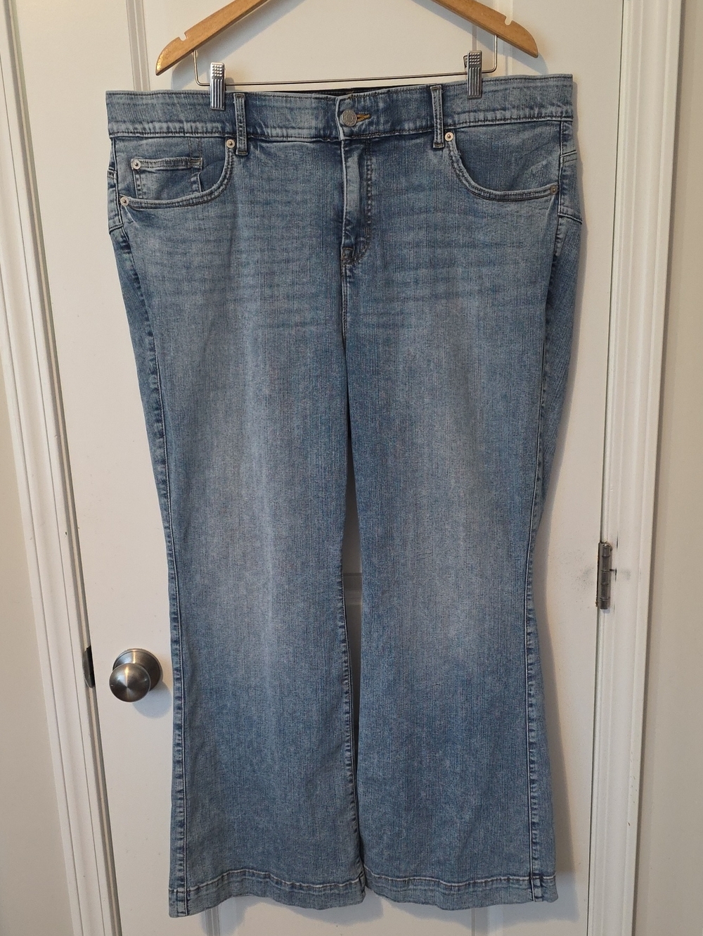 Torrid Bombshell Flare Premium Stretch Size 24 Jeans